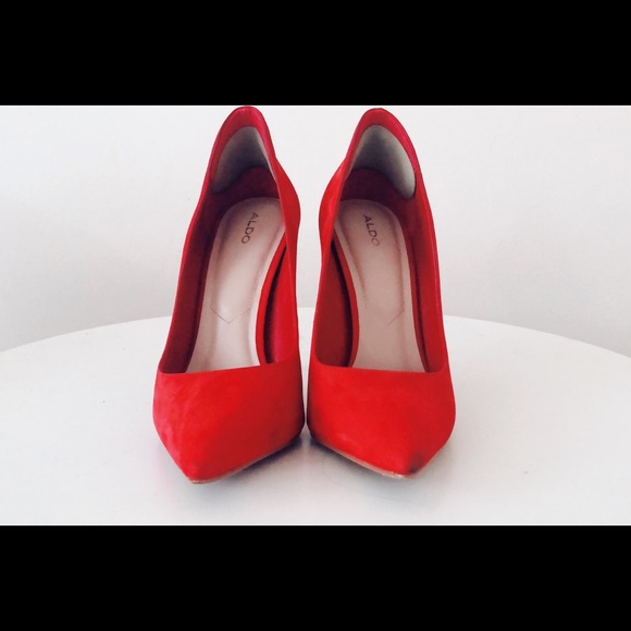 Sexy Red Pumps - Picture 2 of 6